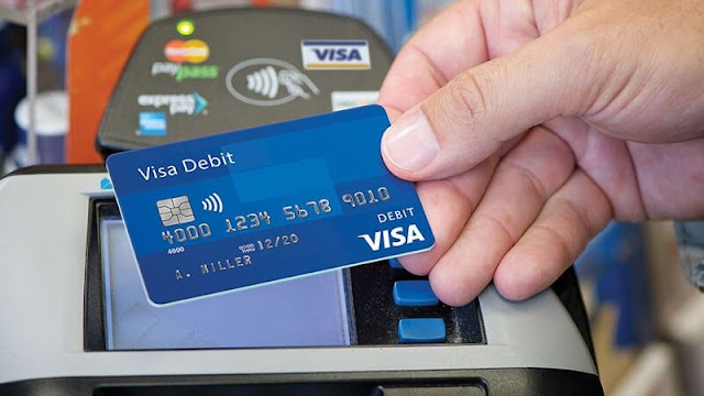 Thẻ ghi nợ là loại thẻ được liên kết trực tiếp với tài khoản ngân hàng của bạn.