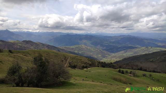 Subiendo de la Campa Gües al Pico Texu