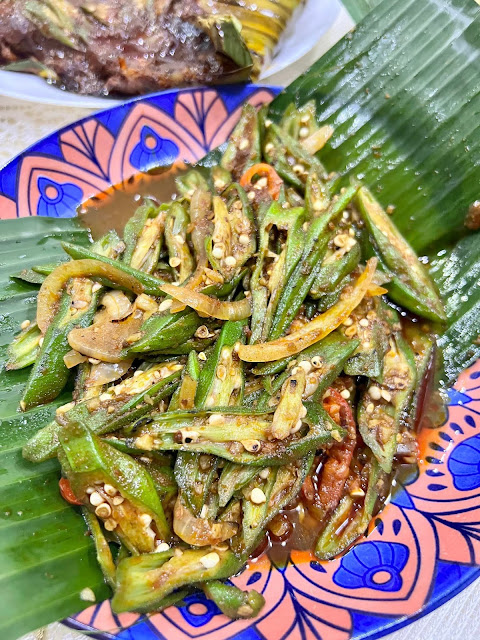 Anak Belanja Makan Nasi Goreng Seafood Stulang