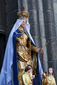 Nossa Senhora de Valenciennes, França a devoção a Maria Santíssima é o canal  por onde passam todas as graças