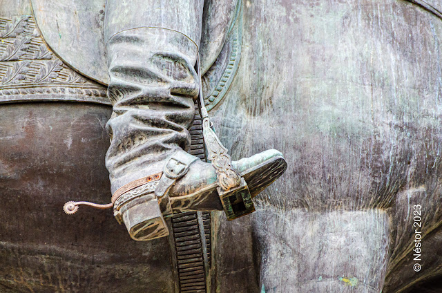 Detalles de la escultura ecuestre del General Espartero en el Paseo del Espolón o Príncipe de Vergara en Logroño. La Rioja