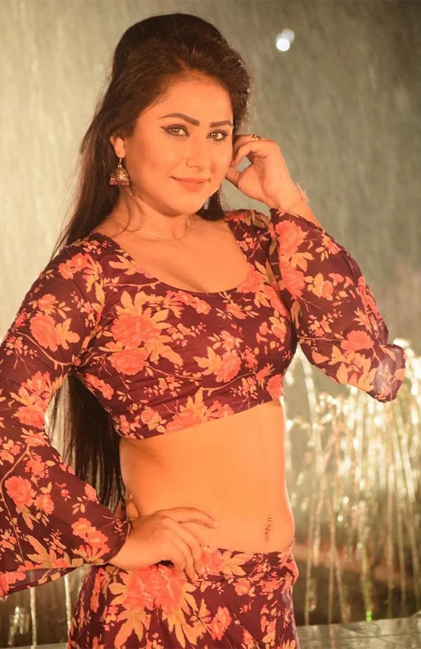 Priyanka Pandit hot bhojpuri actress