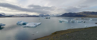 Laguna Glaciar Jökulsárlón y la lengua glaciar Breiðamerkurjökull.