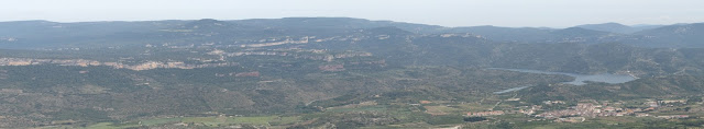 Serra del Montsant - Albarca-Sant Joan del Codolà-Grau dels 3 Esgraons-Cova Santa-Roca Corbatera-Ermita de la Mare de Déu del Montsant; Serra del Montsant i Albarca; panoràmica de les muntanyes d'Arbolí i l'Albiol