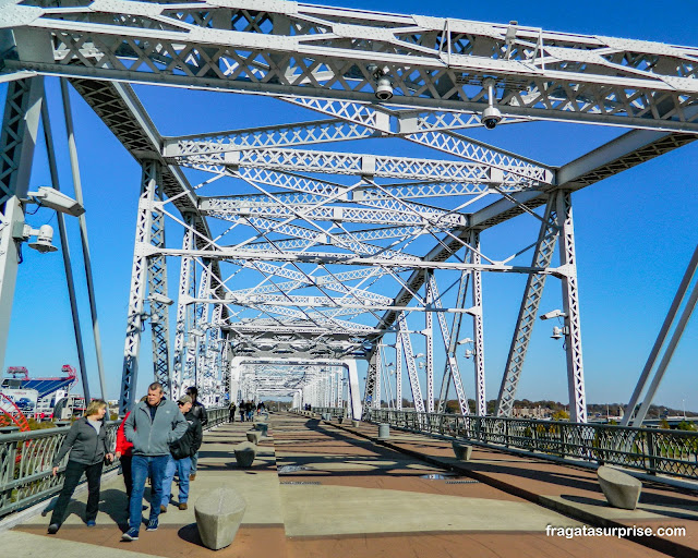 Ponte de pedestres John Seigenthaler em Nashville