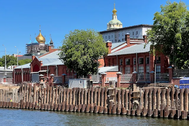 Москва-река, Крутицкая набережная, механический цех управления канализации «Мосводоканал» (построен в 1898 году)