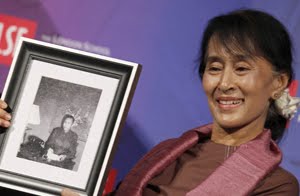 Kunjungi Inggris, Suu Kyi Kenang Pahit Manis Perjuangan