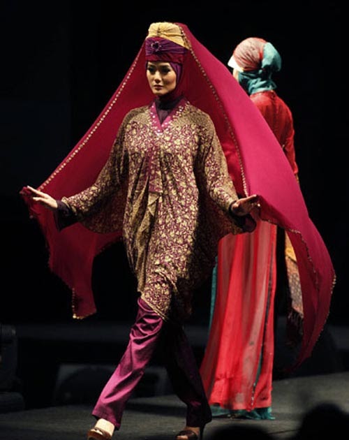 MUSLIM DRESS FASHION SHOW IN JAKARTA