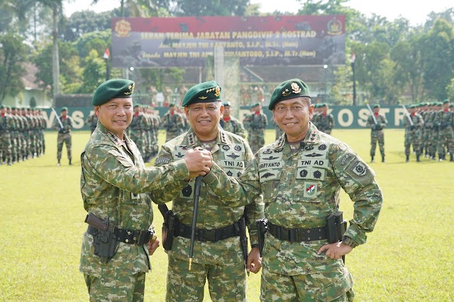 Pangkostrad Pimpin Sertijab Pangdivif 2 Kostrad Dari Mayjen TNI Haryanto Kepada Mayjen TNI Anton Yuliantoro