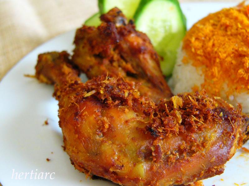 Makanan: Ayam goreng kuning