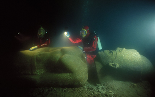 image: Underwater statue of a pharaoh