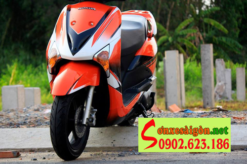 Sơn xe Honda SCR màu trắng cam đen phối màu