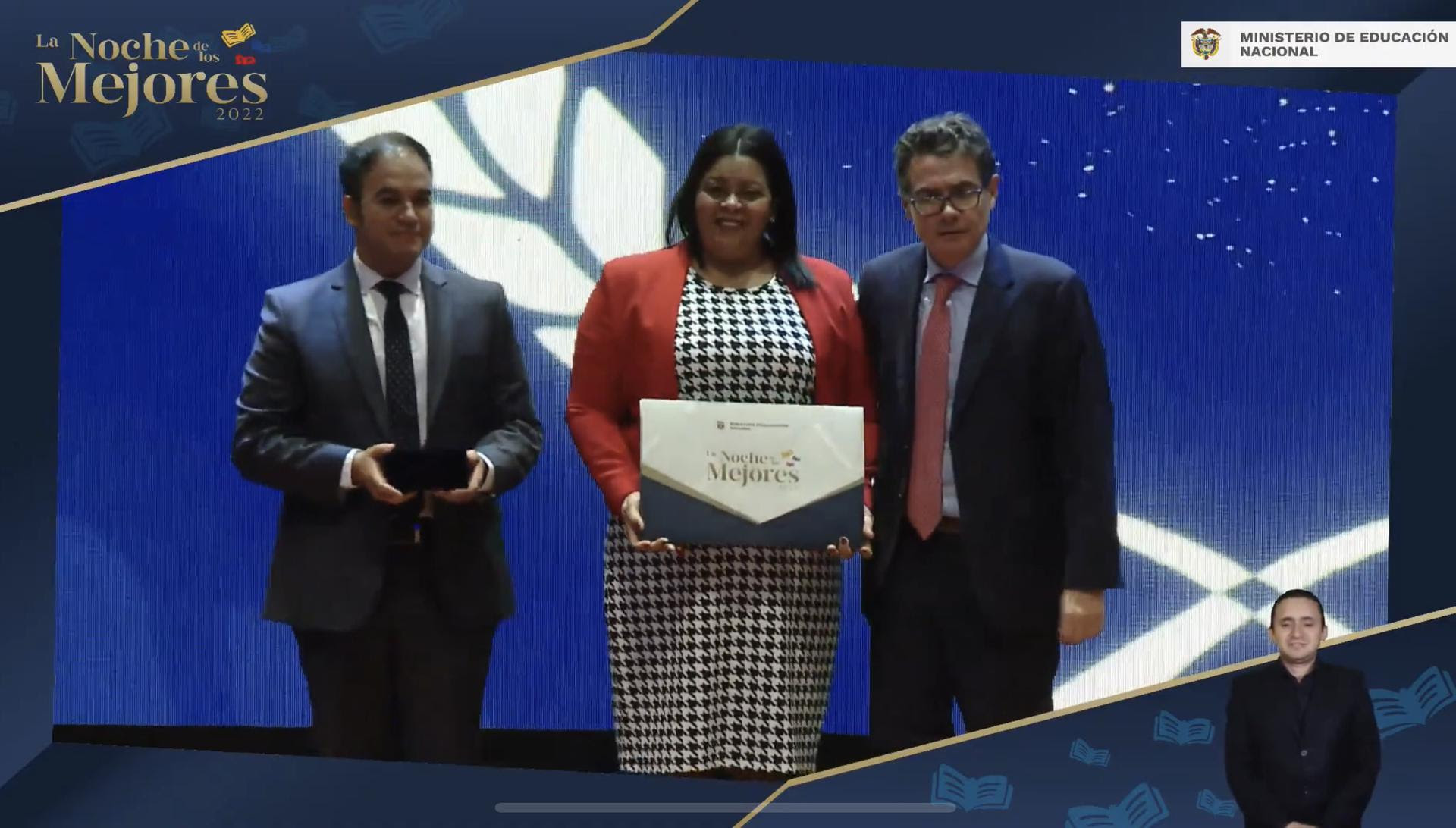 https://www.notasrosas.com/MEN galardona a Uniguajira en la Noche De Los Mejores 2022