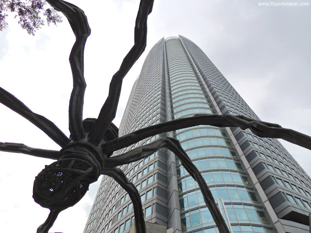 Maman de Louise Bourgeois en Roppongi Hill, Tokio