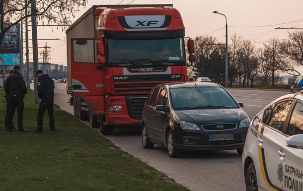 П'яний водій на вантажівці заїхав на McDrive в Києві