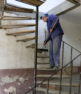 Sweeping (without mask) the stairs