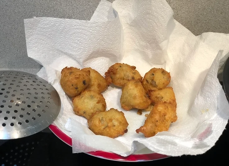 Buñuelos de alcachofa con múrgula y trufa 