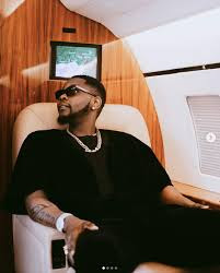 Kizz Daniel Biography, Awards and Songs|| Do you know Kizz Daniel? This articles revolves on the songs released, awards  as well as the biography of Kizz Daniel. Go nowhere as we dive right in.