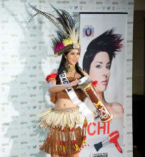 Qory Sandioriva, Show Exotic With Papua Costume