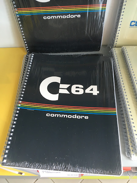 caderno temático do videogame Commodore64, ou C64