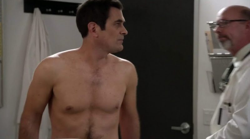 Ty Burrell Shirtless in Modern Family s3e11