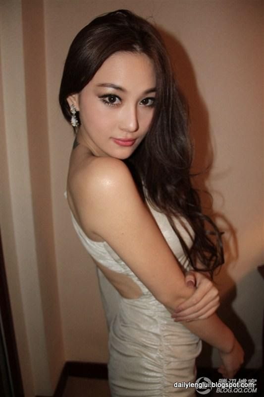 Viann Zhang Xinyu (张馨予) 