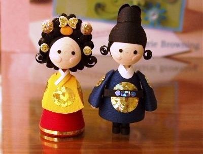 wonderful miniature quilling dolls by Nizelprim