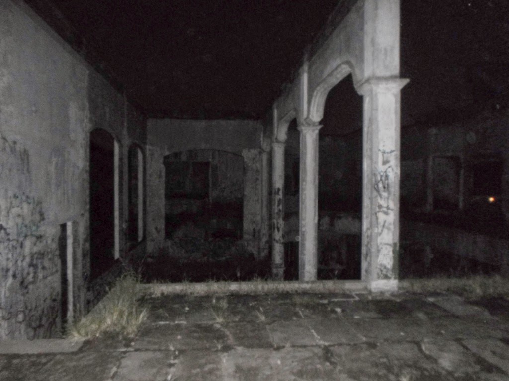 Rumah Hantu Darmo dan Misteri di Dalamnya - Manusia Lembah