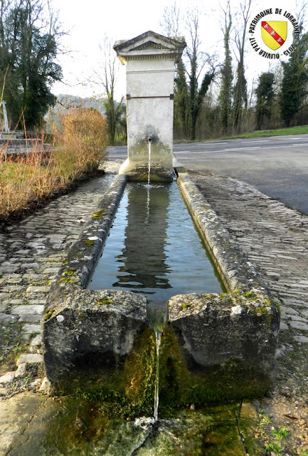 CREPEY (54) - Guéoir (XVIIIe siècle) et fontaine-abreuvoir (XIXe siècle)