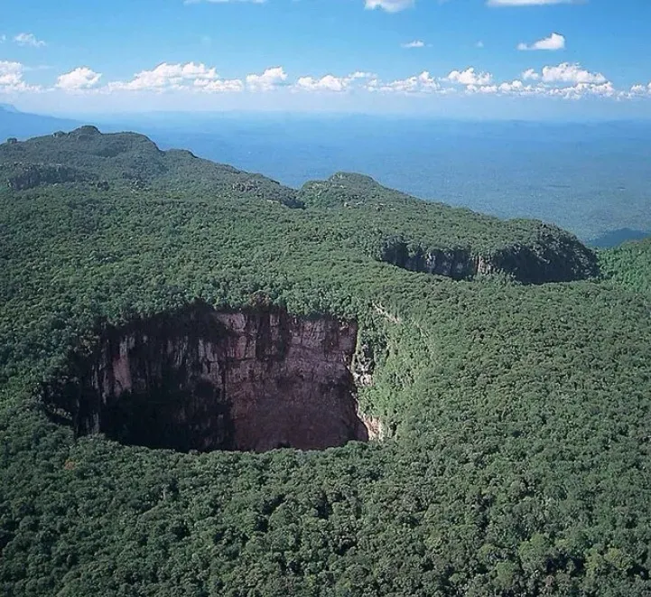 Cerro Sarisarinama, Venezuela