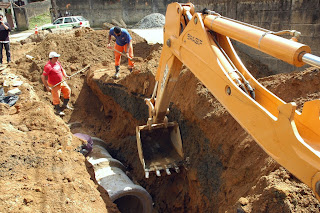  Na Rua Curumim, no Meudon, também recebe serviço de drenagem profunda