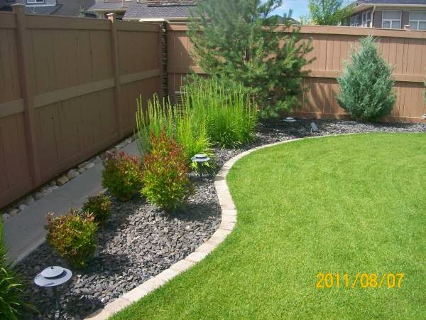 ... http://www.dream-yard.com/landscaping-borders-edging.html#.UnfMQ3COTGg