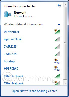 ラップトップはWiFiネットワークを見つけて接続する準備ができました