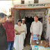 खाद की दुकानों पर तहसीलदार ने मारा छापा, शटर गिरा कर भागे दुकानदार - Ghazipur News