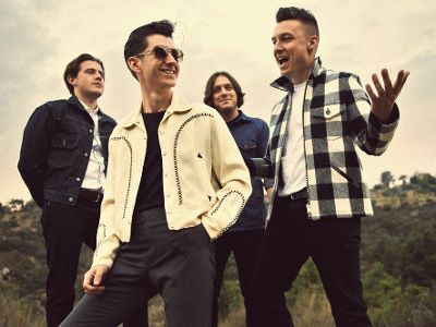 Arctic Monkeys registra duas novas canções e surgem indícios do retorno