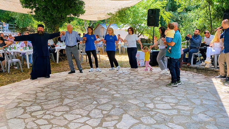 Ημερήσιο πανηγύρι στα βουνά των Αγράφων | Δημοτική Μουσική & Παράδοση στον Κρέντη(βίντεο)