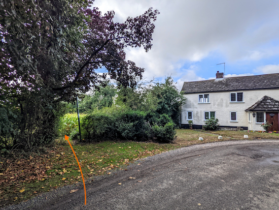 Take the footpath on the left just before a cottage