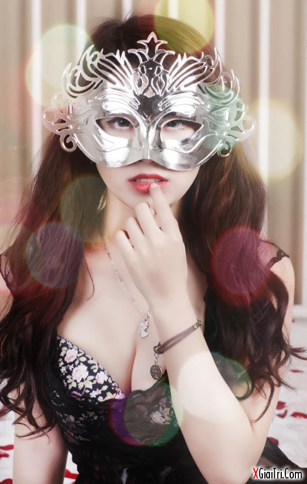 Linh Miu gợi cảm nõn nà