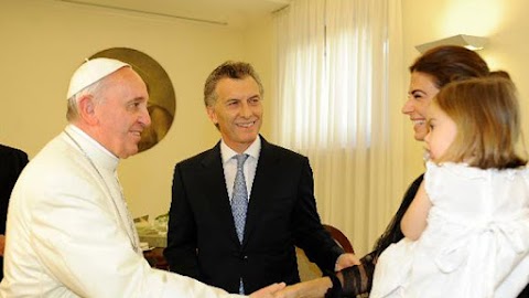 MACRI EN EL VATICANO: -HAY QUE ARMAR LA PAPA-SENDA.-