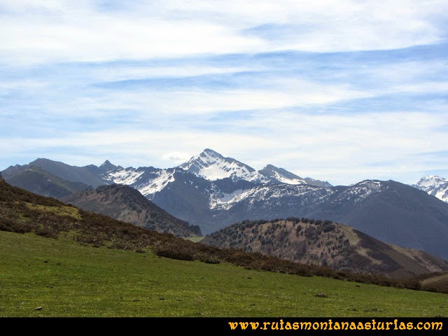 Ruta Retriñon: Desde Vega Valencia, vista del Torres y Toneo