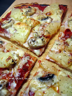 ham-ananas-mushroom-pizza-sliced