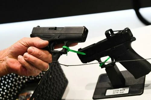 Federal Court Strikes Down Texas Ban On Young Adults Carrying Guns In Public