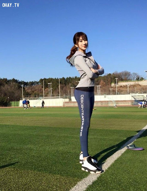 Korean Model Ye JungHwa doing exercise