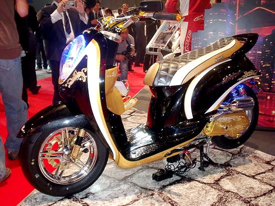  MODIFIKASI HONDA SCOOPY POSER