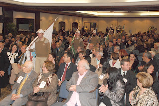  Guardas Municipais apresentam as bandeiras dos municípios mineiros participantes da conferência