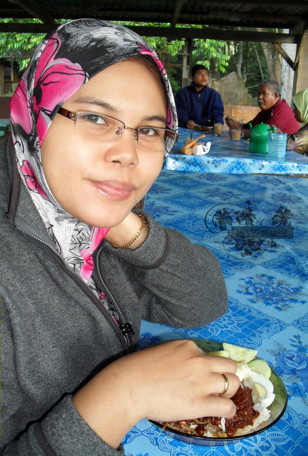 Sarapan pagi di Pantai Cherating~