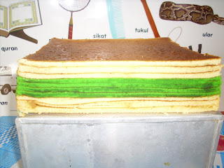 SINCE 2002KEK LAPIS SARAWAK KAK MAH sedap, lazat 