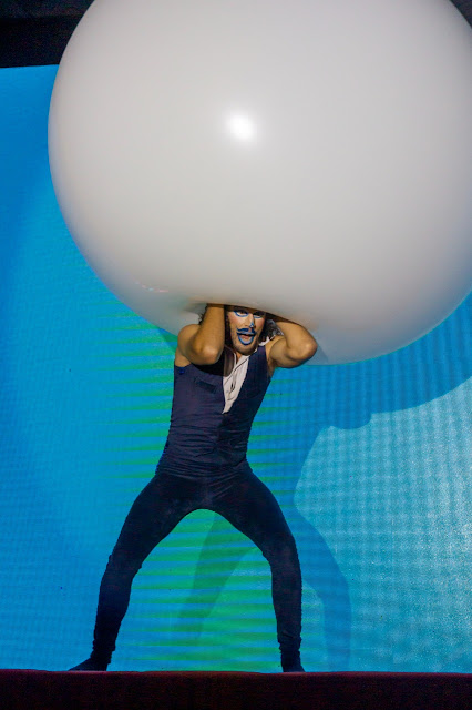 Performance Balão Gigante para evento de premiação de empresa que deseja surpreender seus convidados.