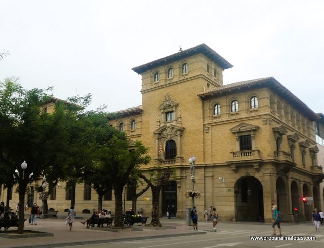 visitar la Plaza de Navarra en Huesca