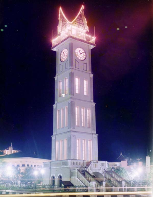 Kebudayaan dan Keunikan Sumatra Barat: jam gadang